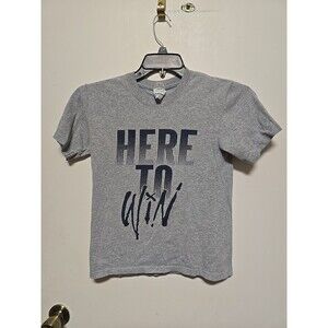 Under Armour Here to Win Short Sleeve T-Shirt LOOSE FIT BOYS medium